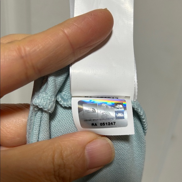 The North Face Performance Short Sleeve Blue Ombre Tee - Size X-Large - Picture 9 of 9